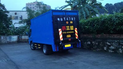 冷藏车尾板的作用，保障货物新鲜度与安全性